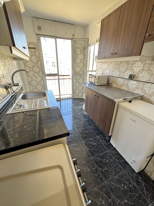 Aluga-se quarto casal