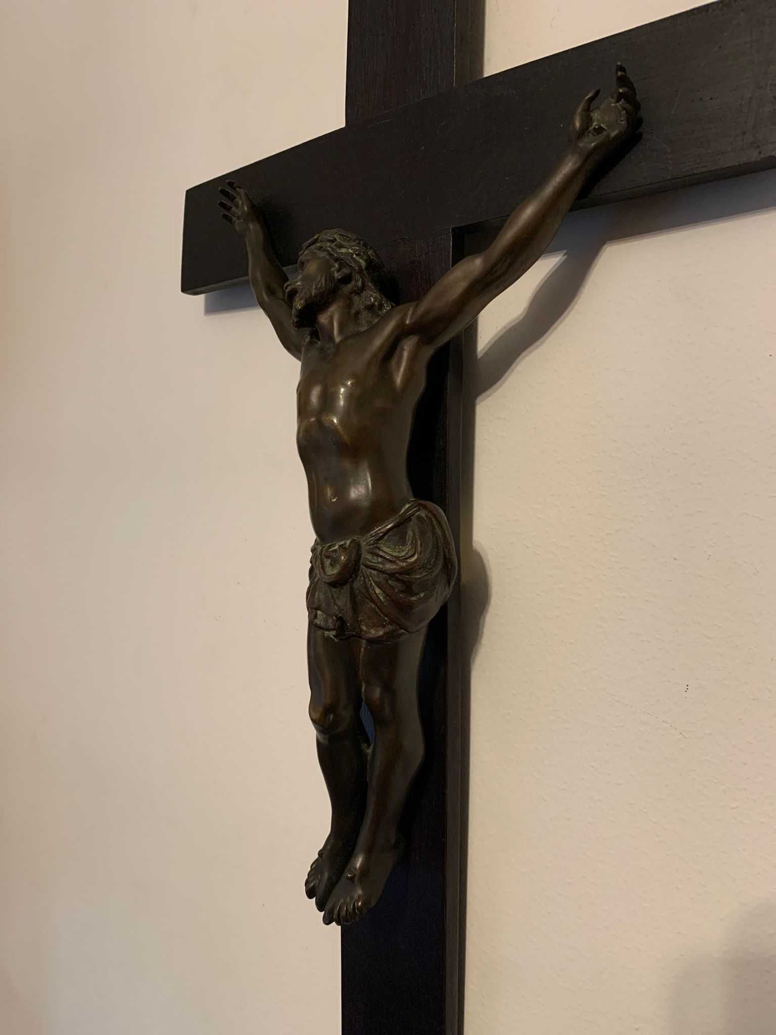 Crucifixo Antigo em Bronze c/ assinatura do artista.