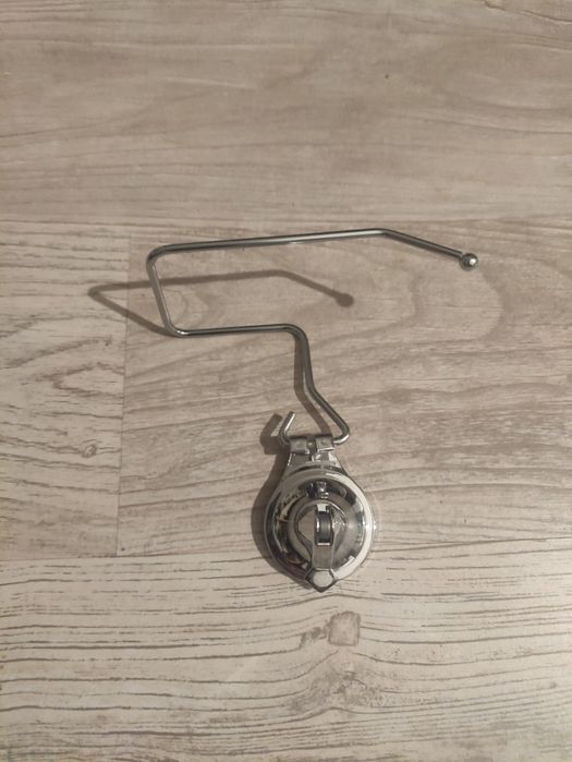 Uchwyt, wieszak na papier toaletowy z przysawką