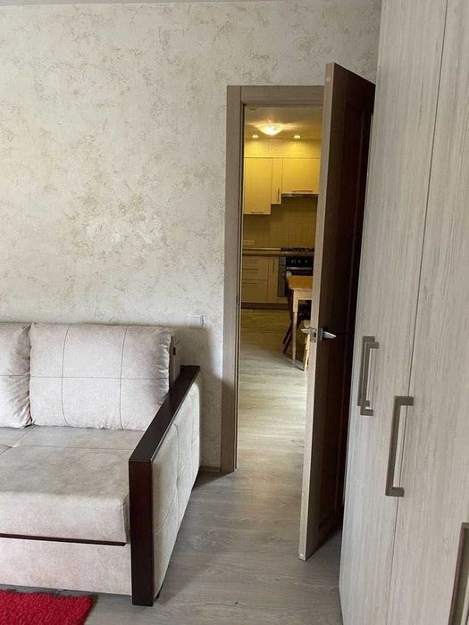 V Продам 2-кімнатну квартиру біля парку Шевченка