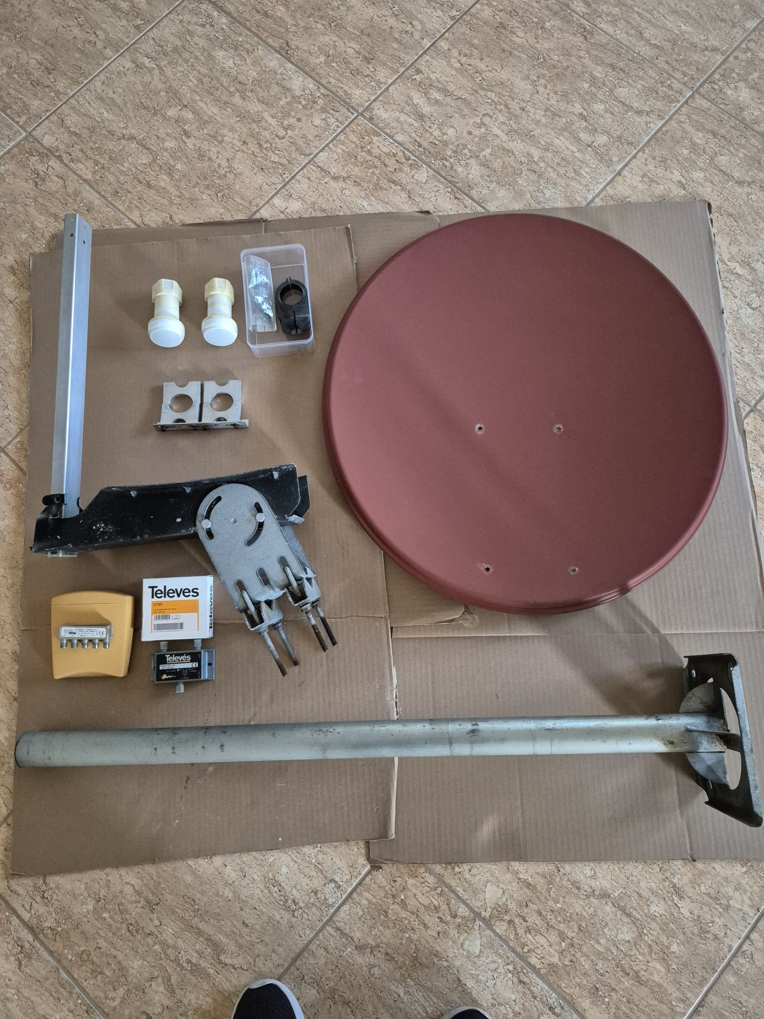 Antenas terrestre e satélite
