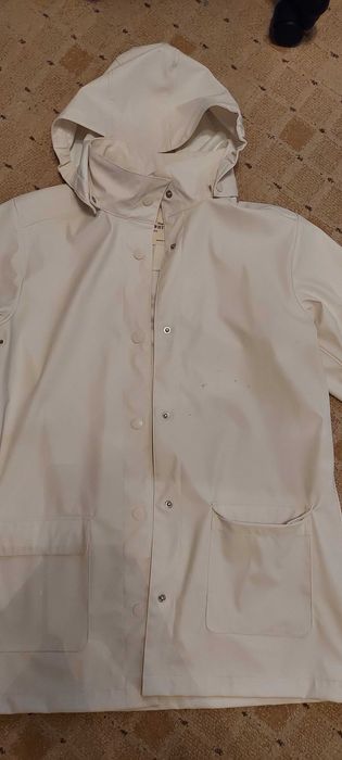 Продаю дождевик белый плотный