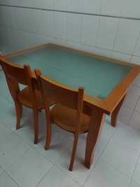 Mesa madeira com tampo em vidro + 4 cadeiras
