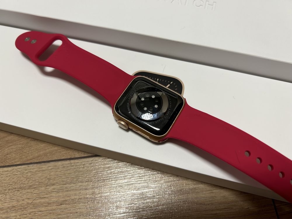 Idealny Apple Watch serii 6 40 mm GOLD GPS w bardzo dobrym stanie!