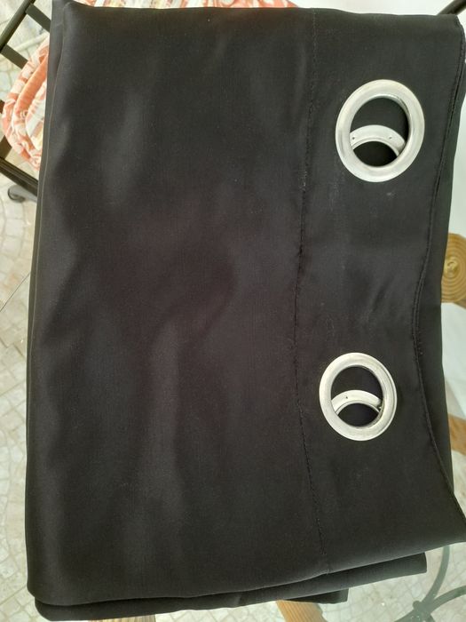 Duas cortinas black out