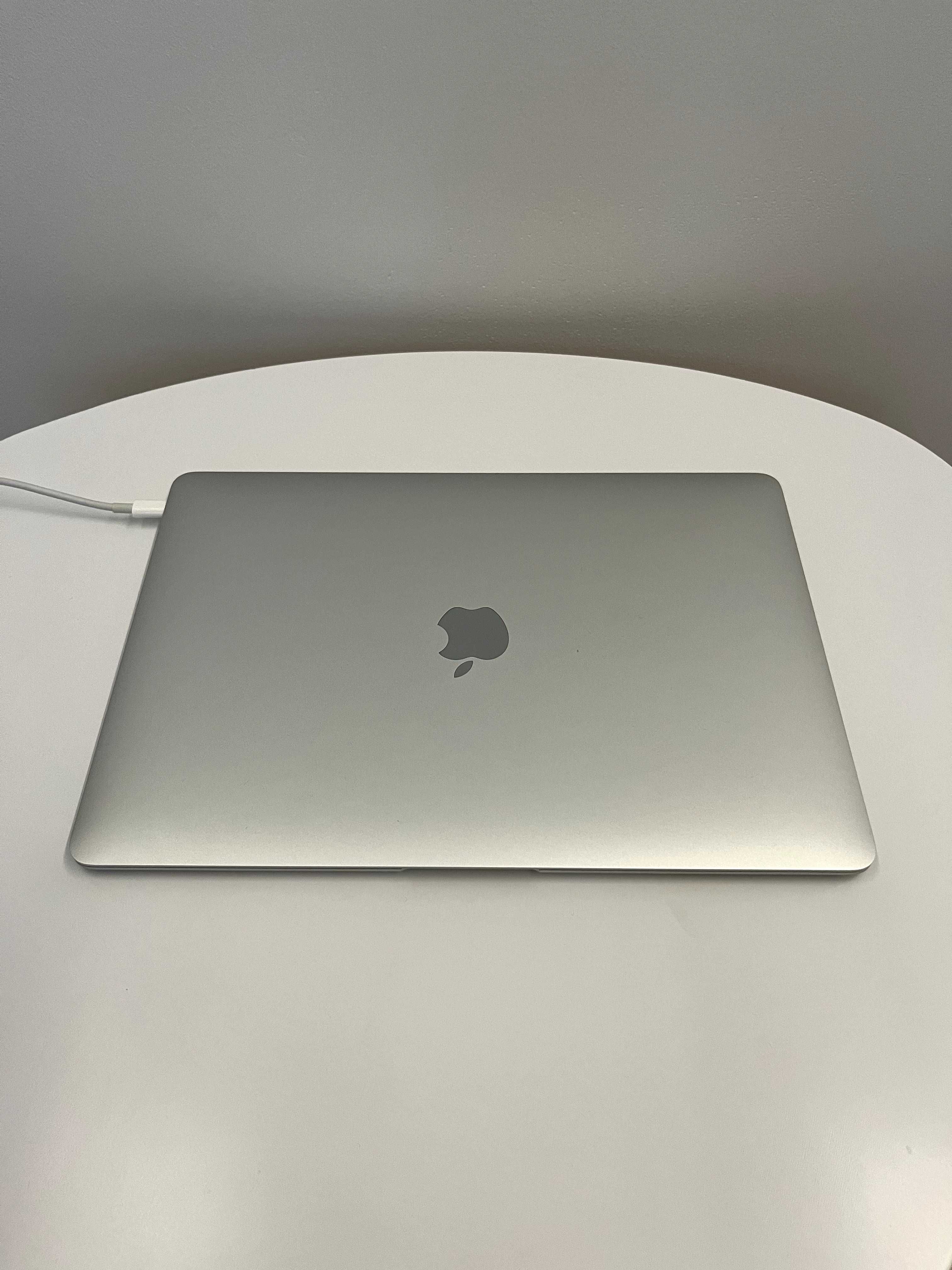 MacBook Air 2018, 13', 8gb Ram/256gb Ssd, Silver, UA/RU/ENG keyboard