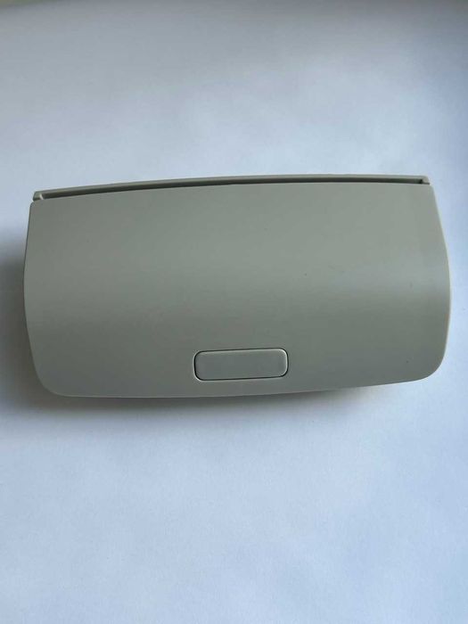 Бардачок (футляр) для окулярів Volkswagen — 1K0868837