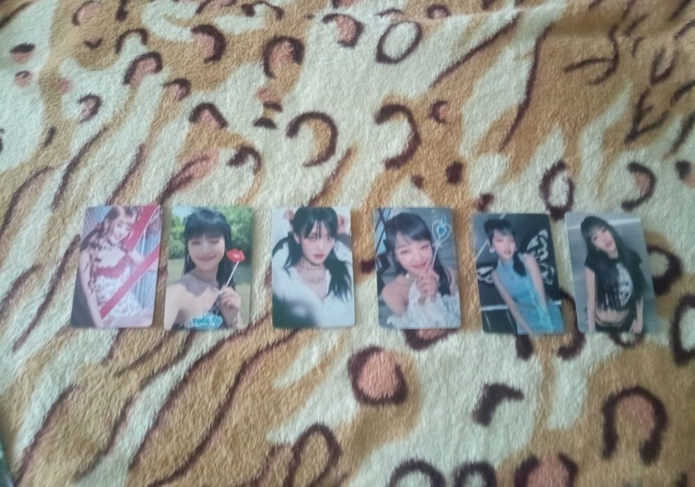 Кпоп карти голо і не голо