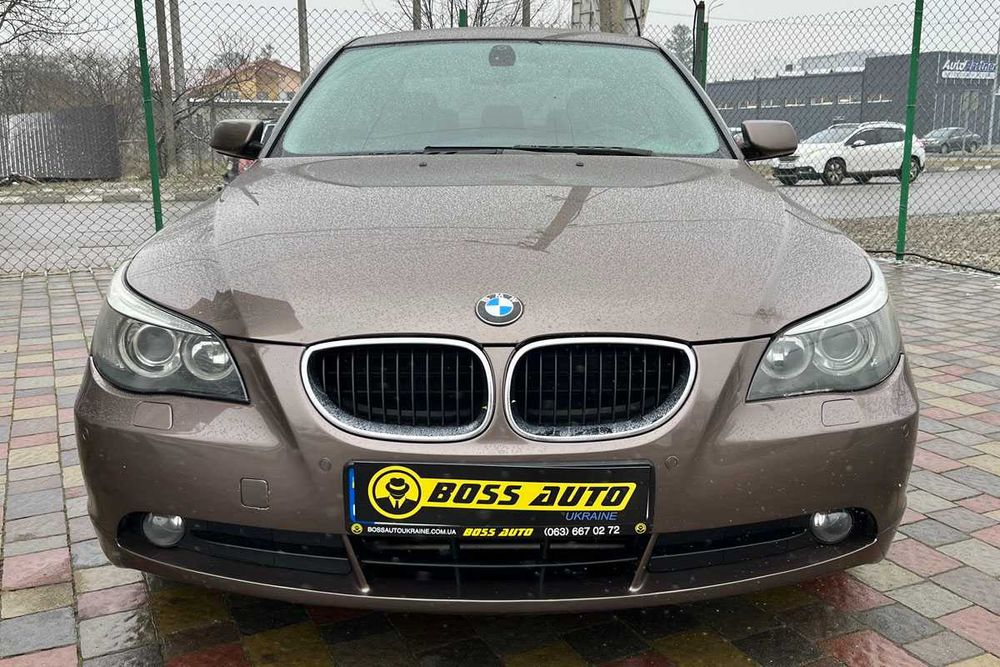 BMW 520I 2004 року