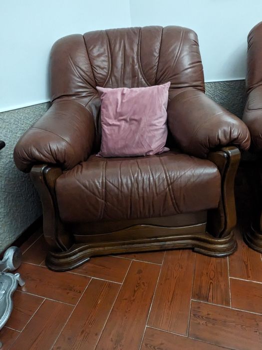 Terno de sofás em pele