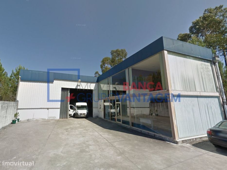 Armazém junto ao IC2 em Leiria