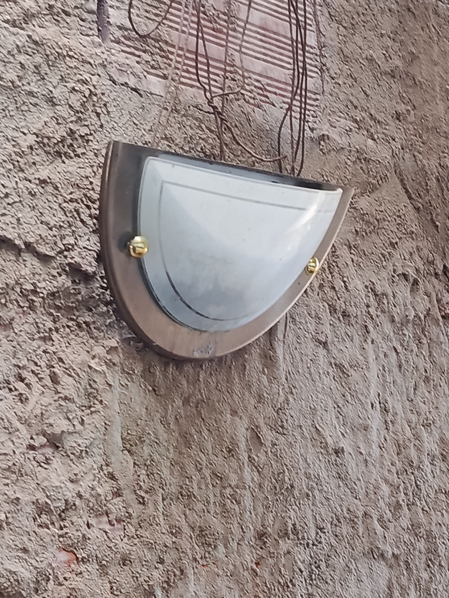 Luz de parede e teto e luminária.