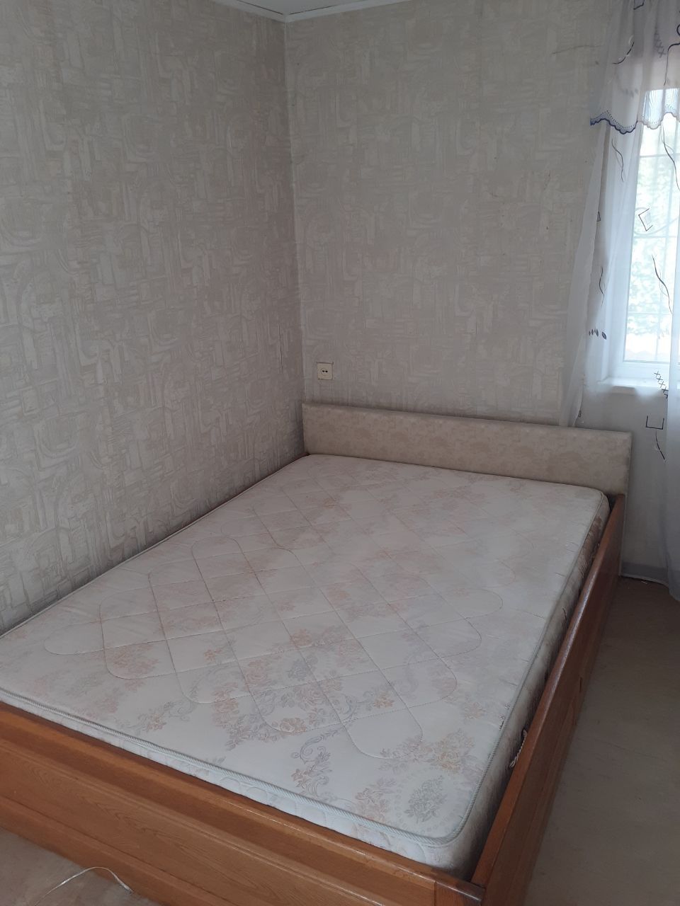 Дача біля озера. 3 км до метро Славутич. Осокорки.