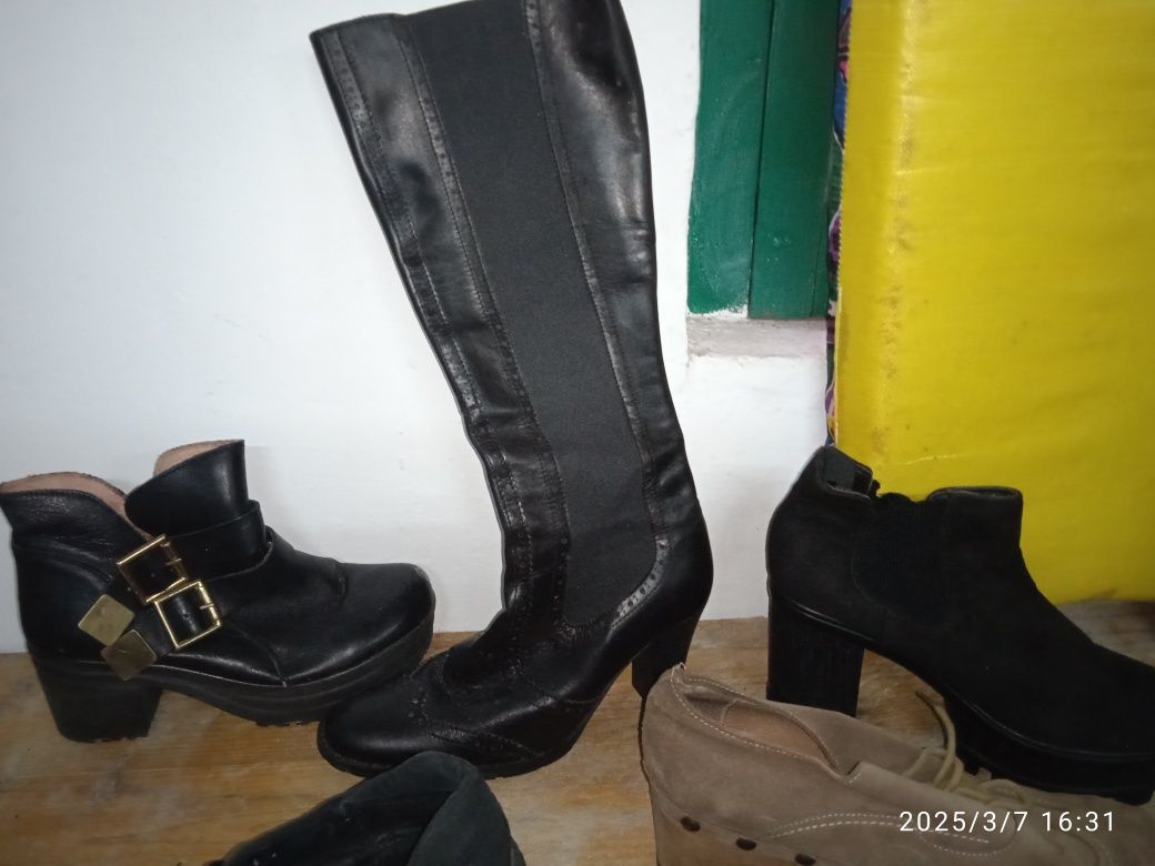 Lote de calçado ( botas/outros )