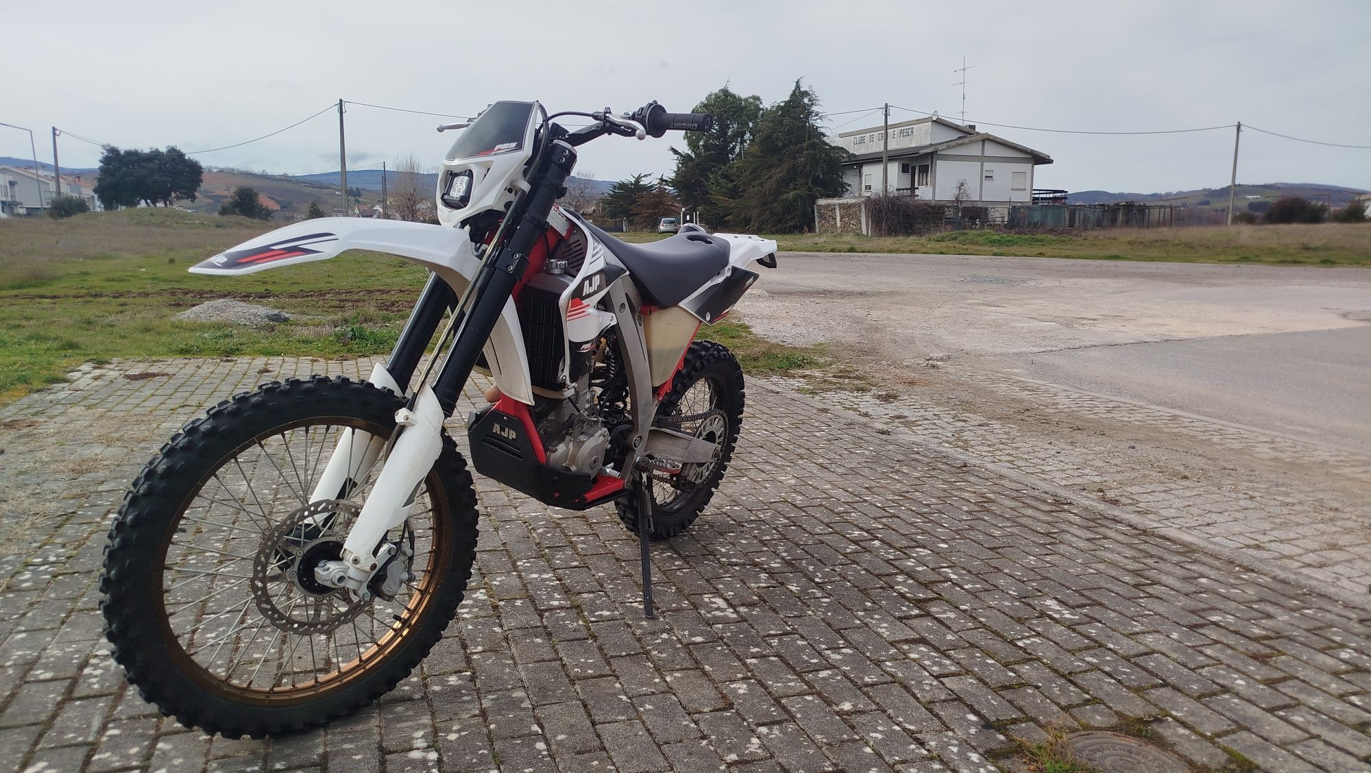 AJP PR5 enduro 250