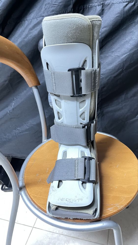 Bota orpedica , para uso de recuperacao cirugica ao pé