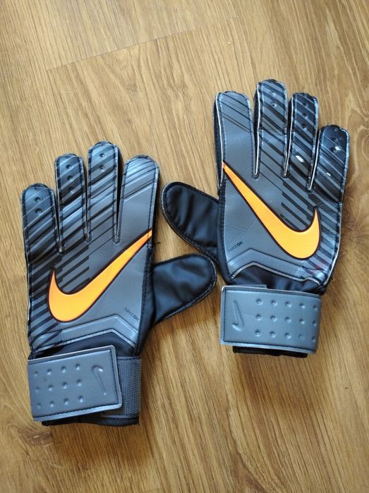мужские и детские футбольные вратарские перчатки nike adidas
