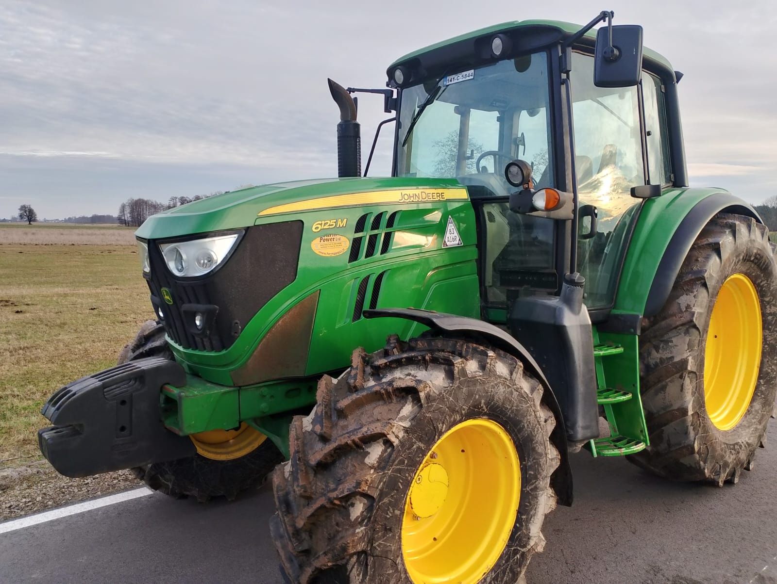 John Deere 6125M