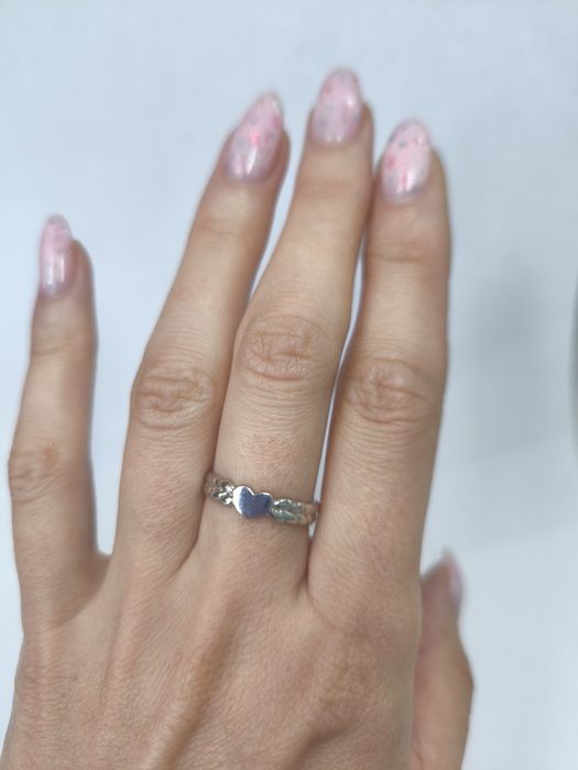 Кольцо золотое белое 17 Сердечко