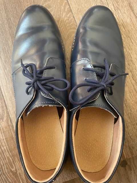 Buty wizytowe chłopięce granatowe roz. 38