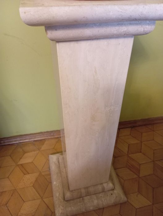 Kolumna,stolik,podstawka.Marmur