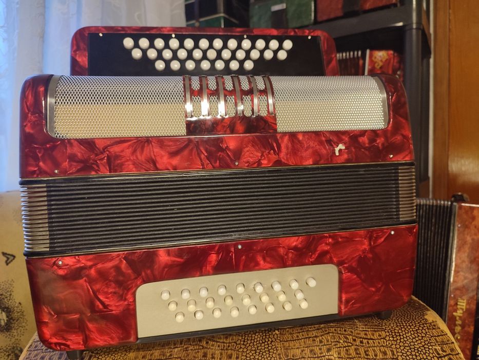 Продам гармонь гармошка хромка