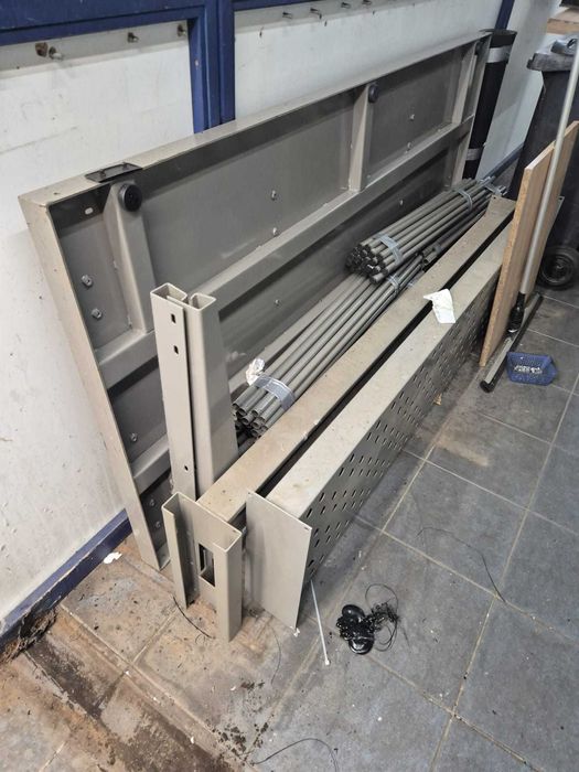 Wieszak na kijki, wolnostojący - pakiet 653