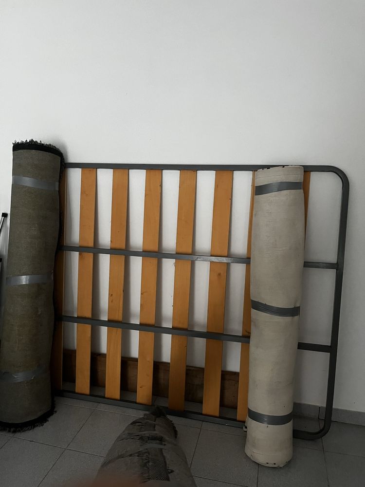 DÁ-SE cama de casal com extrado