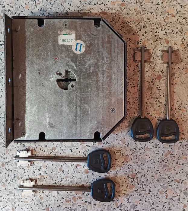 Замок накладной сувадальный Гардиан 20.07 (правый)