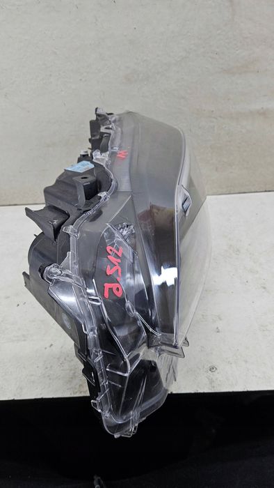 toyota yaris cross reflektor lampa lewa przednia przód 0d-312