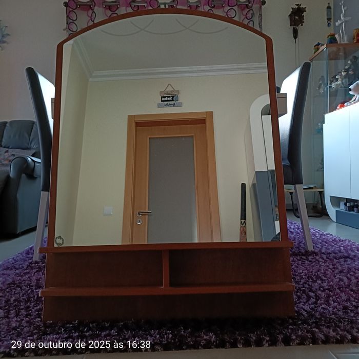 Espelho com prateleiras