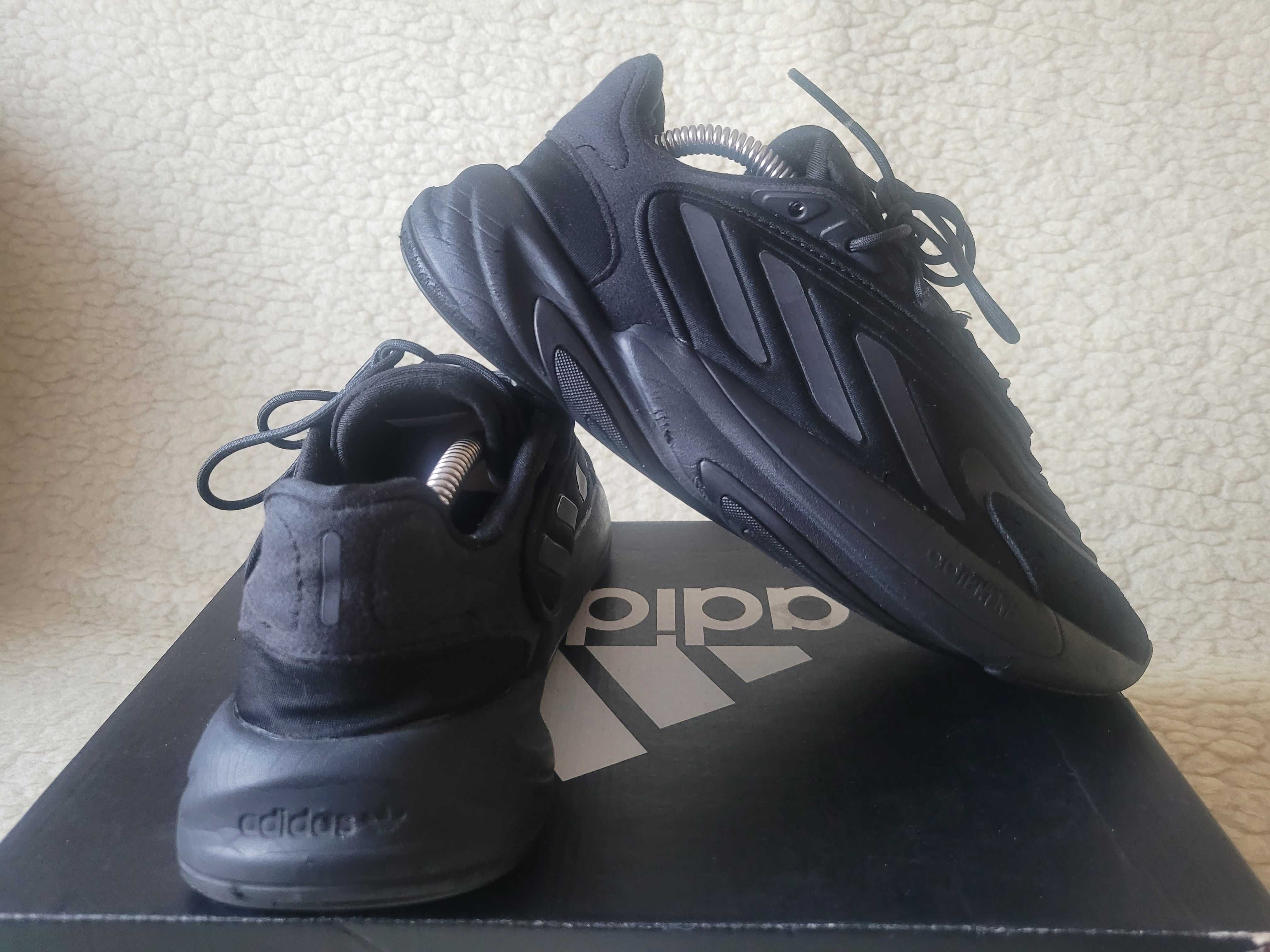 Mega  młodzieżowe buty sportowe Adidas Ozelia r. 38,5