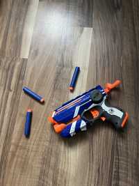 Nerf Firestrike z laserem