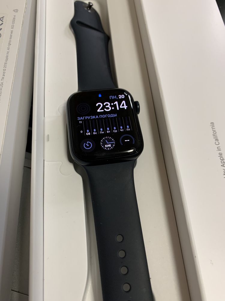 Продам часи Apple Watch SE 44mm як нові майже