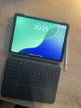iPad Air 5 M1 Odnowiony z gwarancją + Klawiatura Logitech Folio Touch