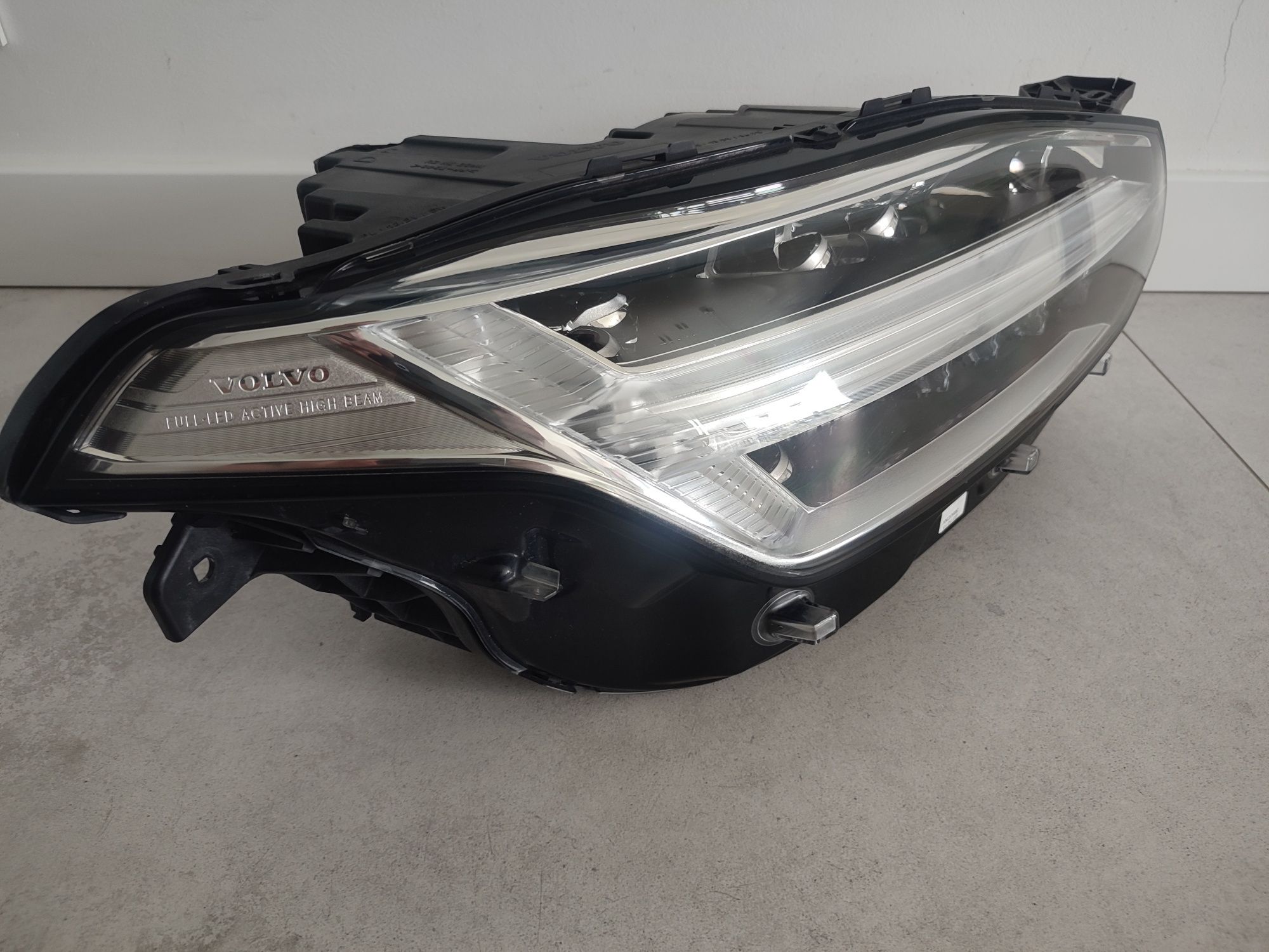 Lampa Reflektor Prawy Przód Volvo XC90 II Full Led 15r Lift  Oryginał