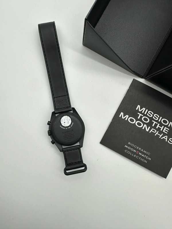 Omega x Swatch Snoopy SO33B700 - New Moon Limited Edition