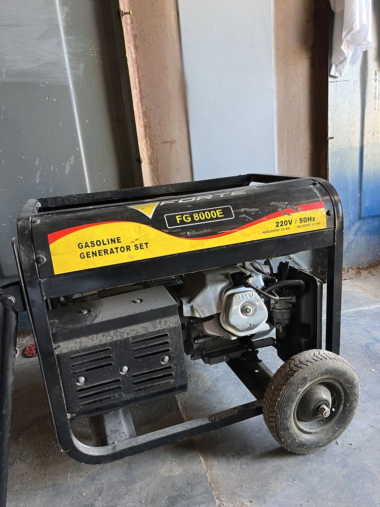 Продам Бензиновый генератор Forte FG8000E