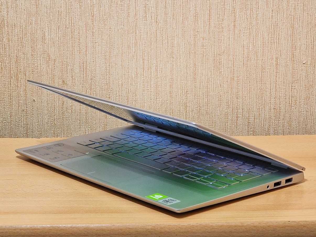Dell Intel Core i7-10510U NVidia GeForce MX250 RAM 16Gb Батарея 7годин