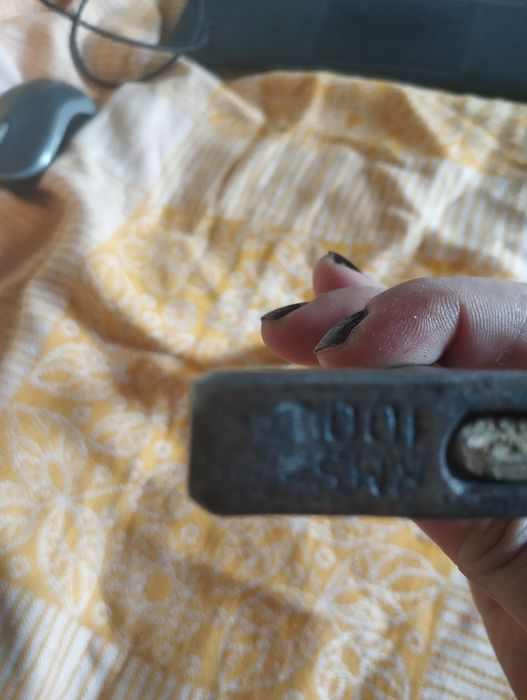 Młotek z trzonkiem drewnianym