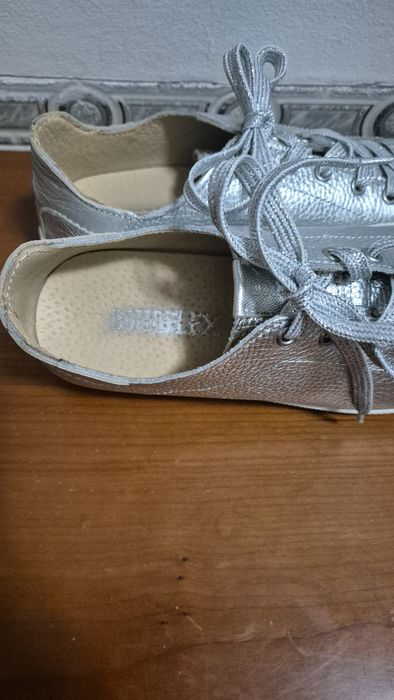 Tenis/Sapatilhas prateadas