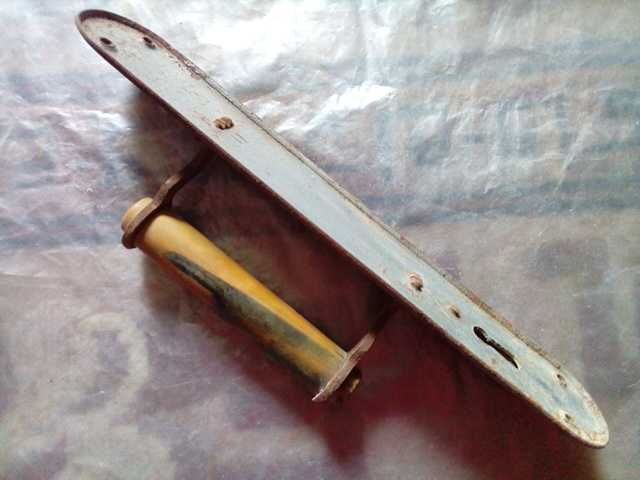 Продам дверную ручку бакелит -из СССР