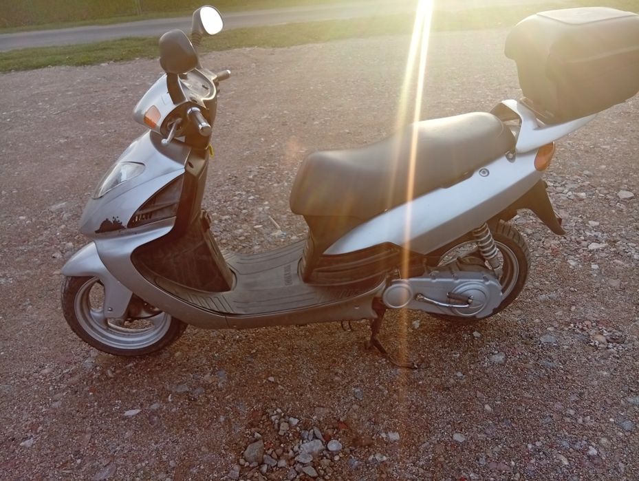Daelim 125 cm skuter