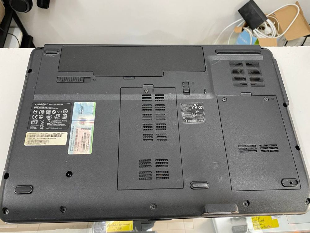 Ноутбук eMachines E525