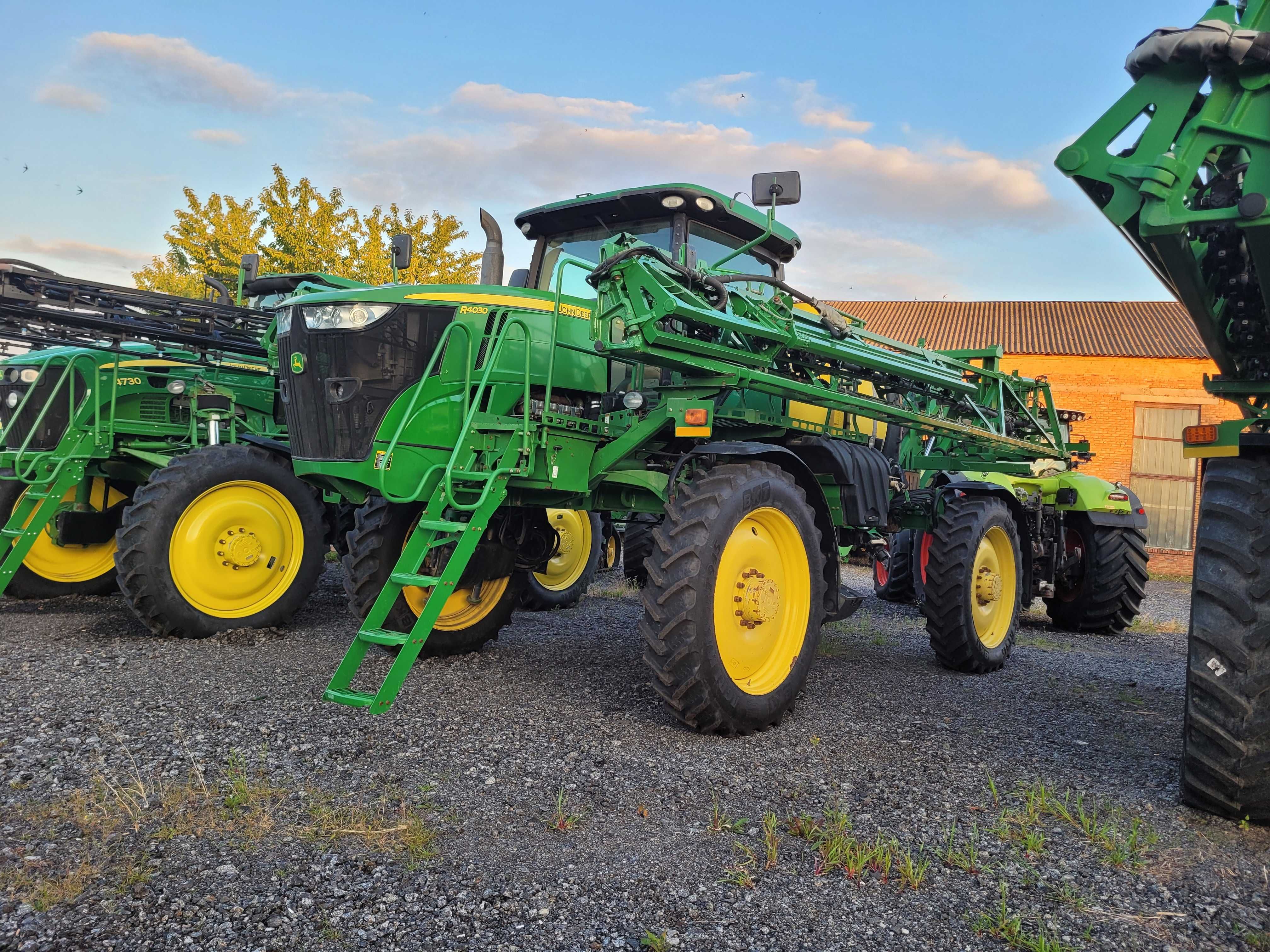 John Deere R4030  Самохідний оприскувач