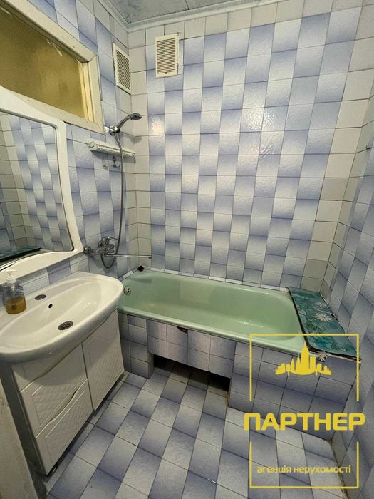 Продам трикімнатну квартиру на першому занасипі покращеного планування