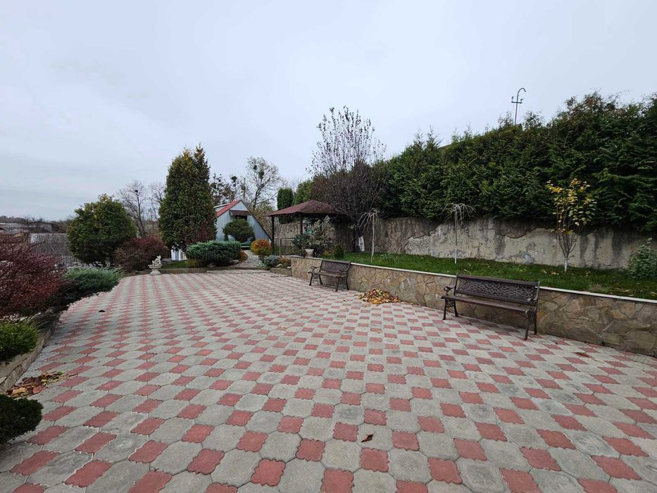 Продаємо  гарну частину будинку з окремим двором на Мальованці