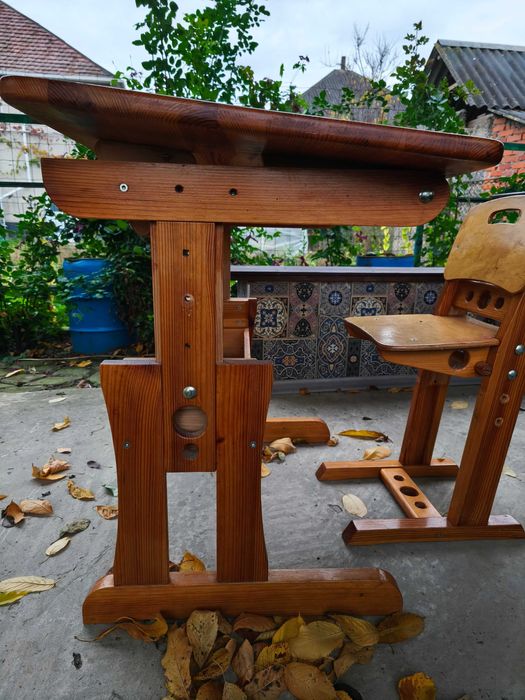 Парта дерев'яна з можливістю регулювання висоти і кута нахилу