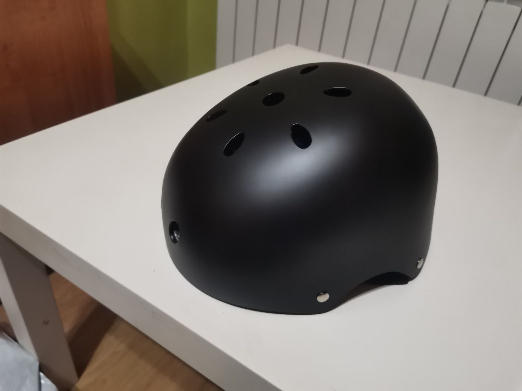 Kask czarny na rower, hulajnoge S-M