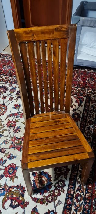 krzesła z litego drewna  tropikalnego z Indonezji